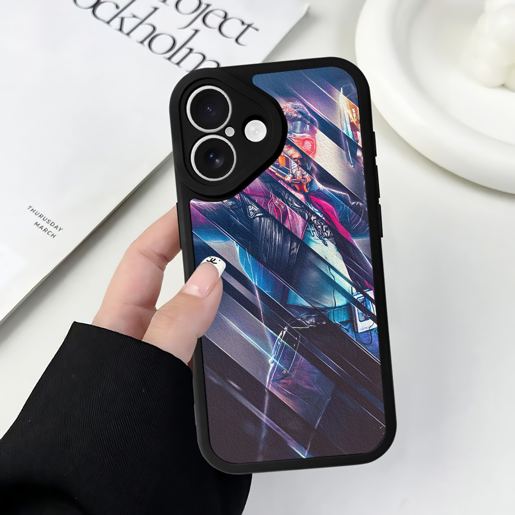 （画像用） アベンジャーズ The Avengers 【iPhone 16シリーズ対応】シリコンスマホケース（レザー調） 材質：シリコン